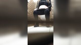 Toilet Spy piss pregnant