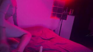 Шлепаю плеткой по попке шикарную FoxyElf и проникаю в нее пальчиком