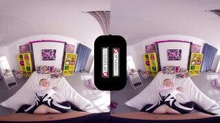 VRCosplayX Blonde Teen GF Gwen Stacy Uncovers herself