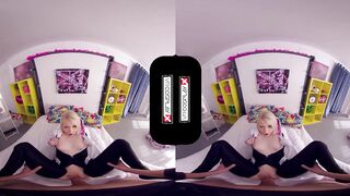 VRCosplayX Blonde Teen GF Gwen Stacy Uncovers herself