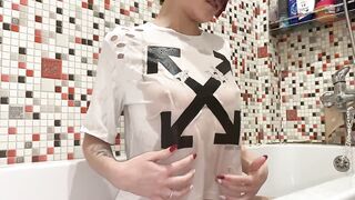 The beauty took a golden rain on her chest