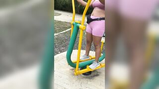 Caminata y ejercicio en el bosque al aire libre