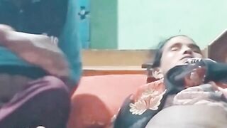 America Sex Ladies Started Fucking Their Ass and Took Out the Water From the Pussy by Inserting a Penis