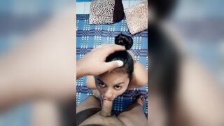 Hermosa chica mexicana dando un oral a su novio